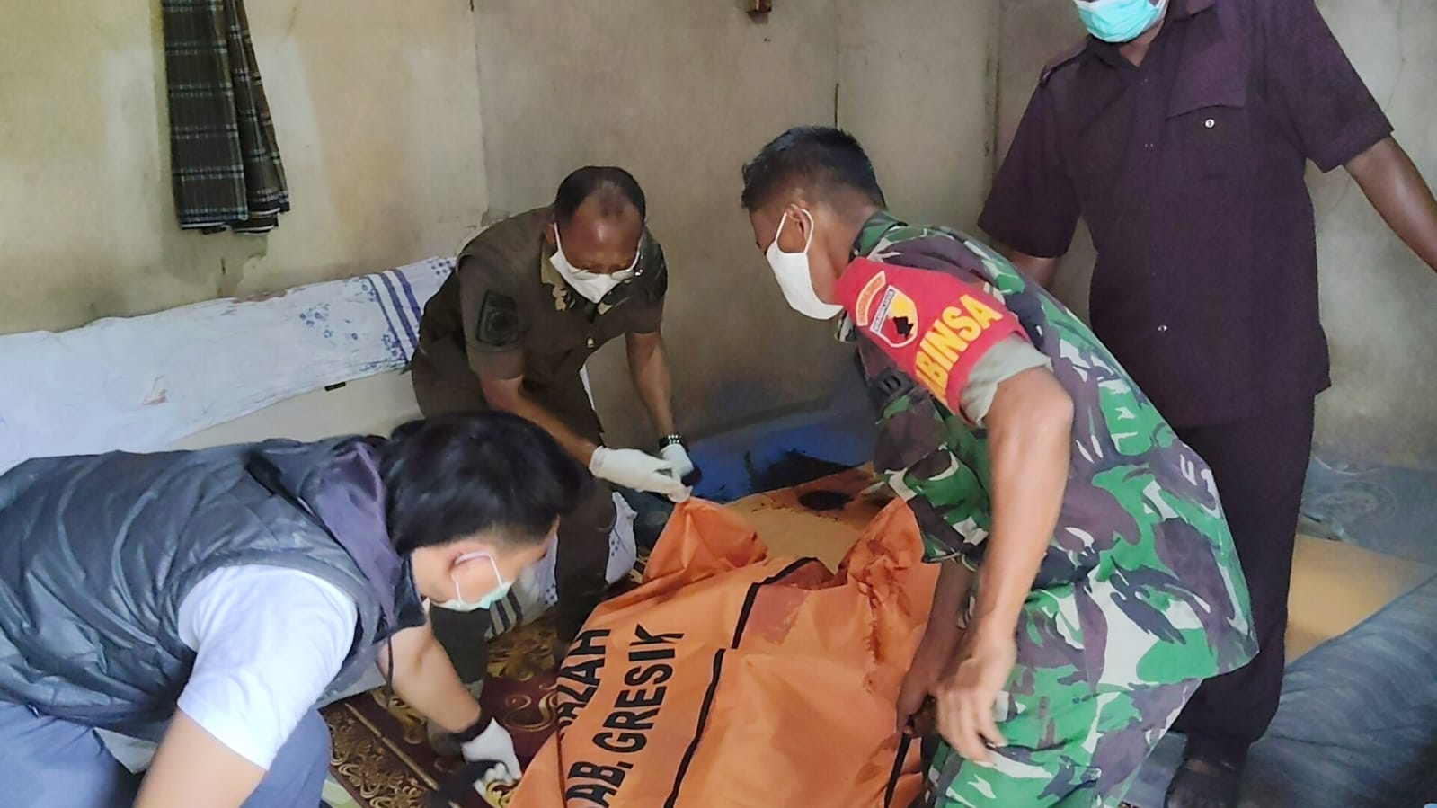 Babinsa Cepat Tanggap, Datangi Lokasi Penemuan Mayat di CV Interwood, Desa Kisik