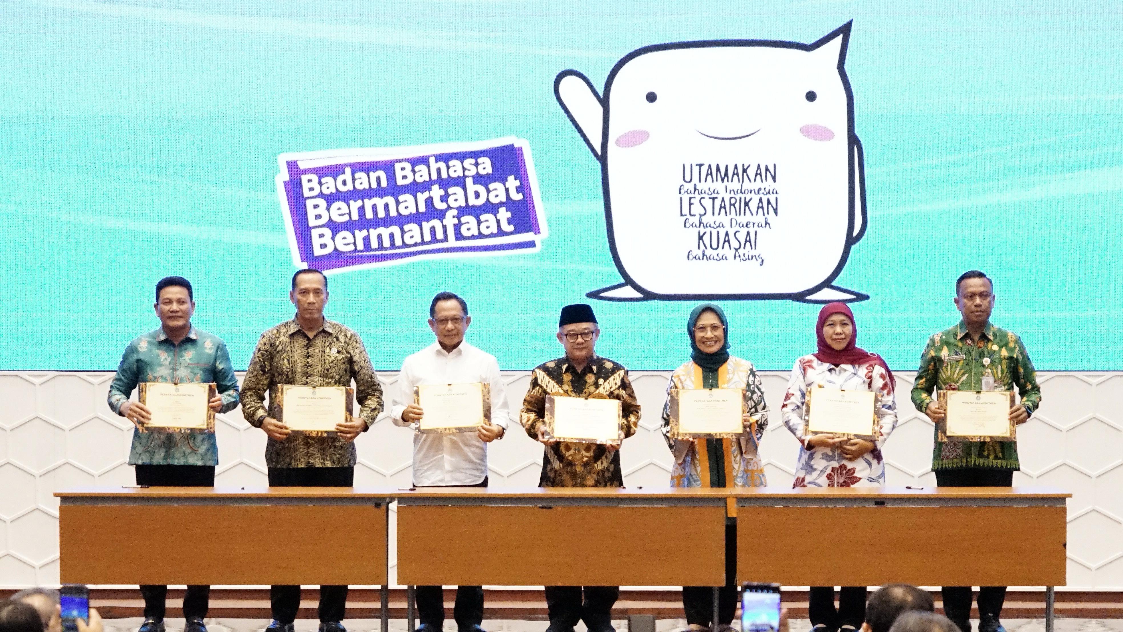 Raih Nilai UKBI Tertinggi, Kabupaten Sidoarjo Terima Penghargaan UKBI Kabupaten Tingkat Nasional