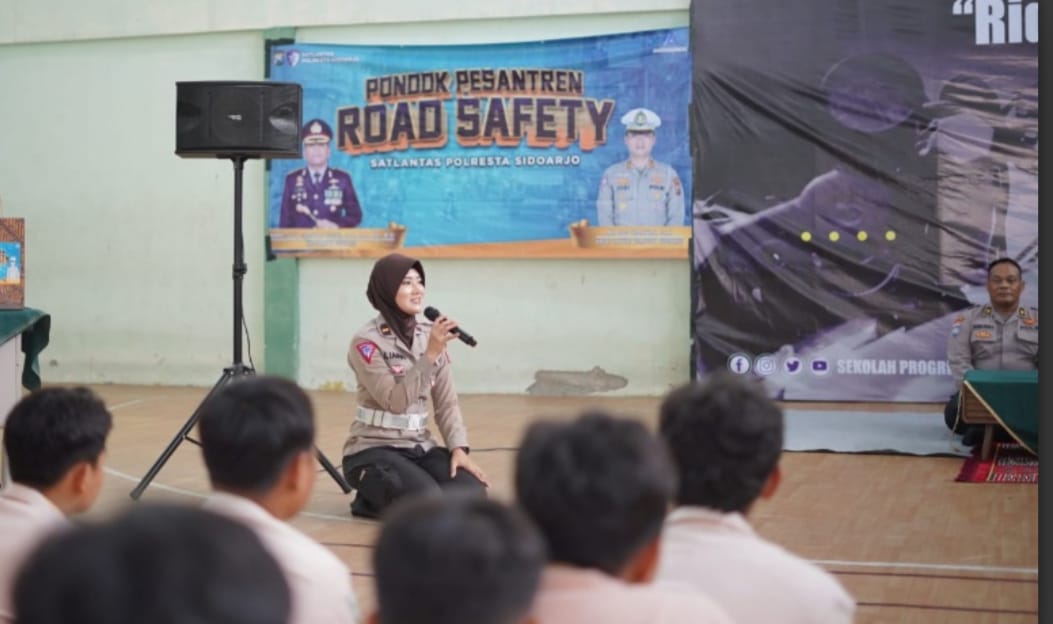 Siswa SMA Progresif Bumi Sholawat Antusias Ikuti Safety Riding Satlantas Polresta Sidoarjo