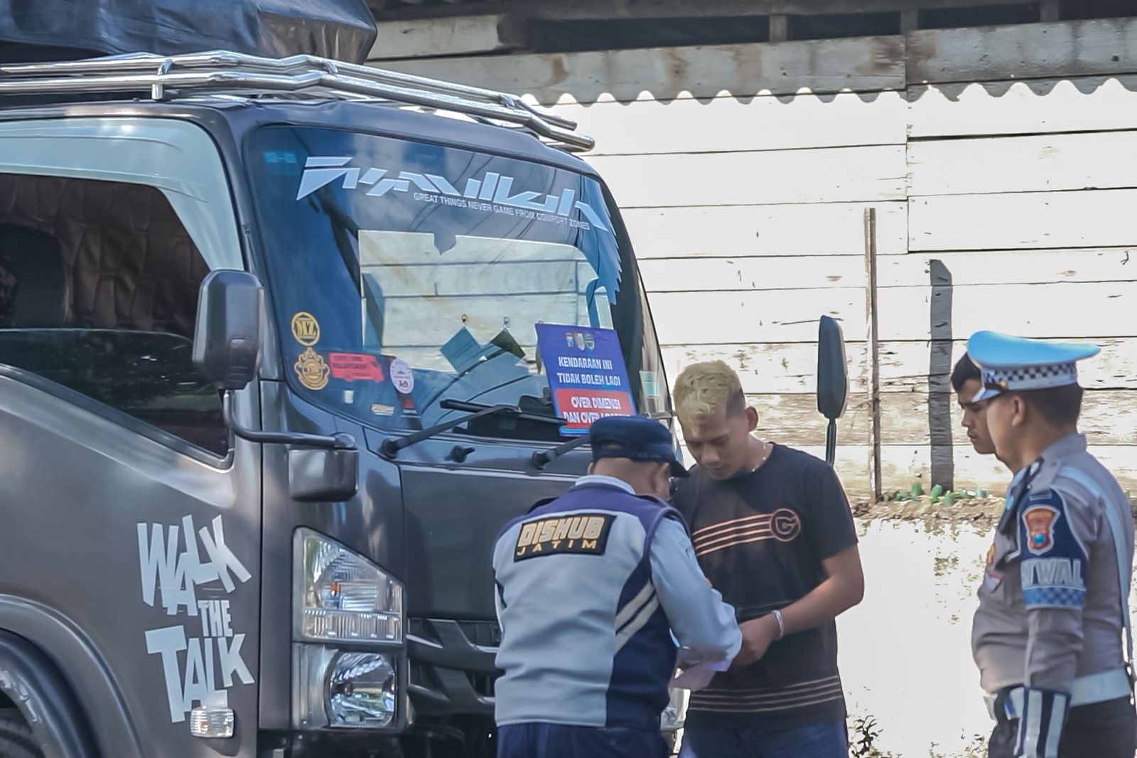 Operasi Gabungan Polres Jember Sosialisasi Larangan Kendaraan ODOL
