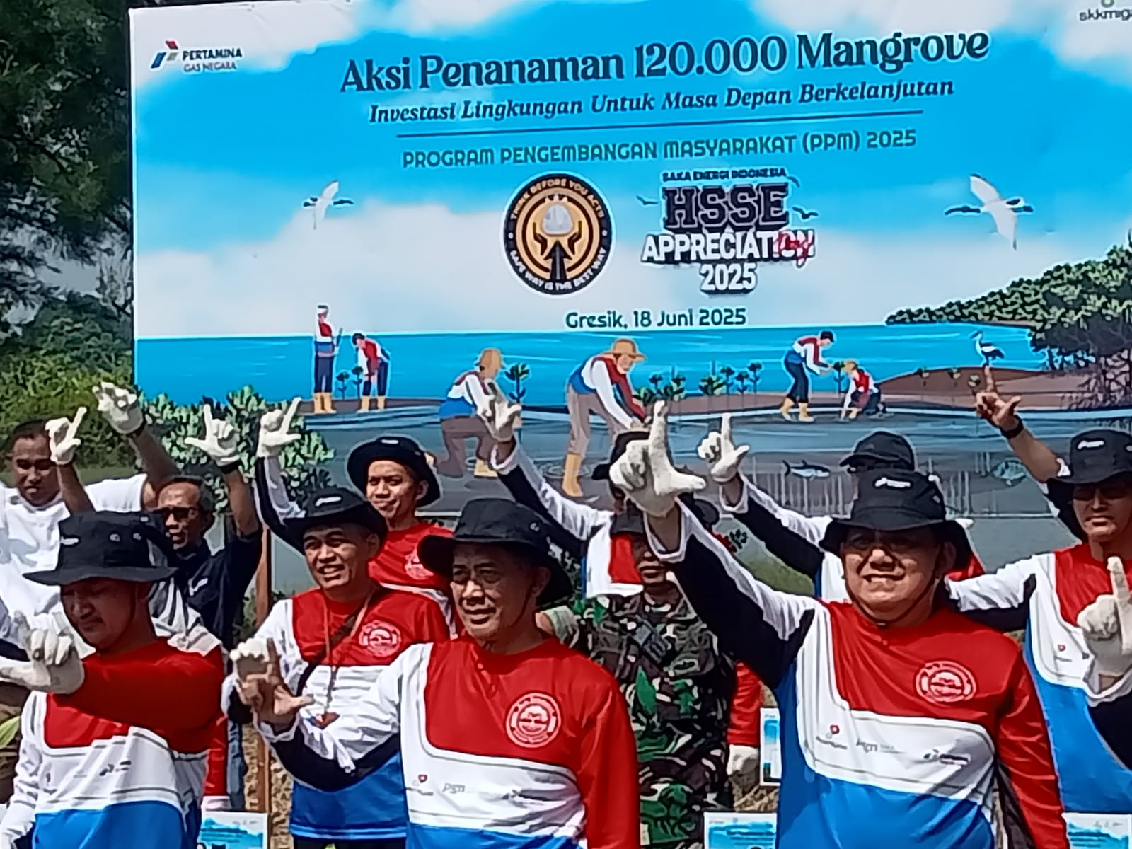 Kodim 0817/Gresik Dukung Aksi Penanaman 120.000 Mangrove Di Rth Desa Pangkah Wetan