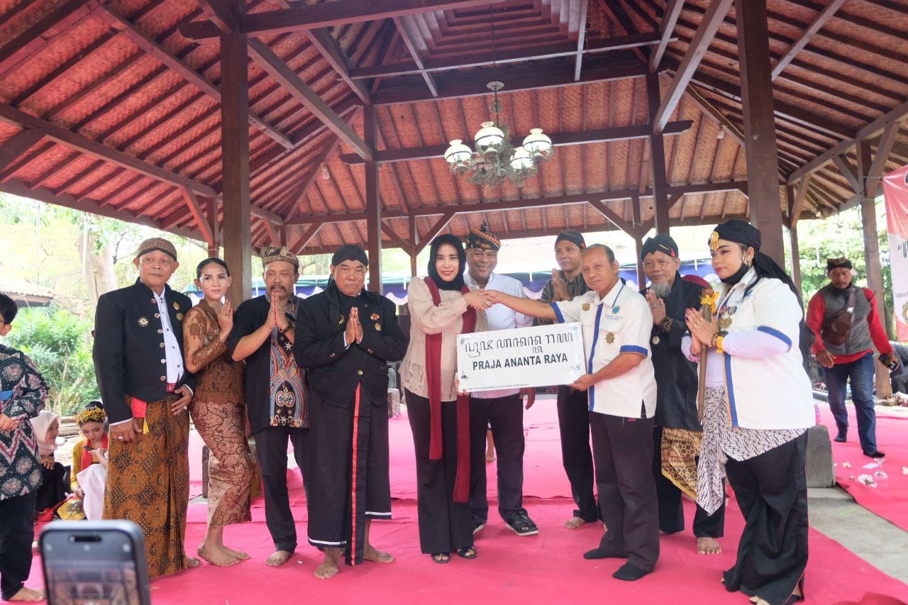 Nguri-uri Budaya Jawa, Wabup Sidoarjo Mimik Idayana Resmikan Tetenger Gubuk Praja Ananta Raya