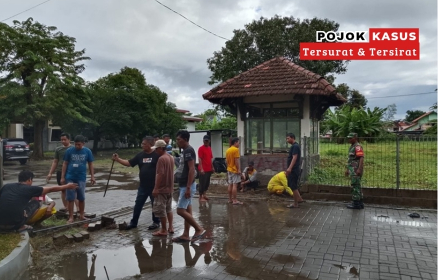 Babinsa Koramil 0817/05 Kota Gresik Gelar Komsos dan Bakti Sosial Bersama Warga Tlogopatut