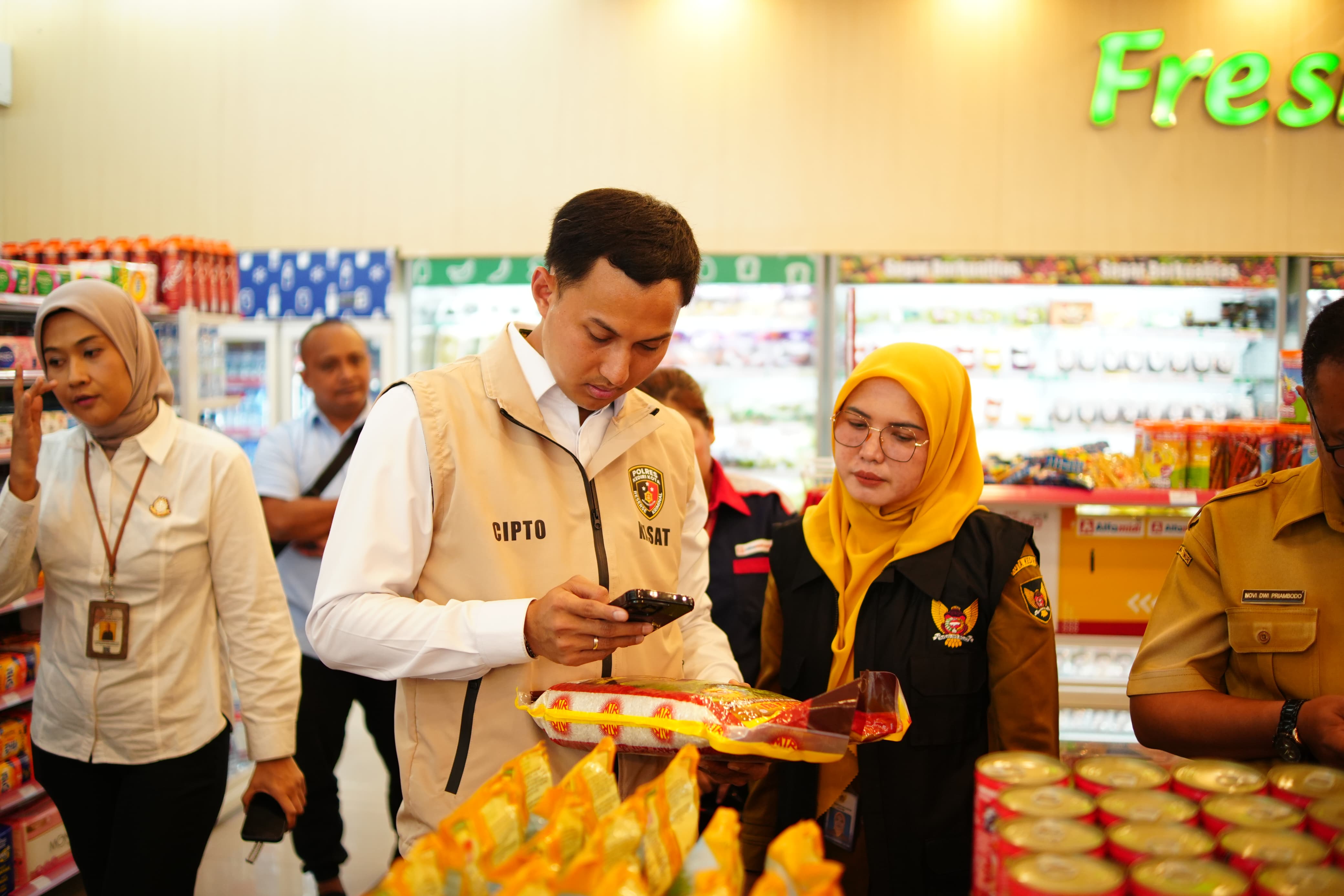 Polres Kediri Kota Sidak Bersama TPID Sidak Beras Premium di Sejumla Pasar Modern