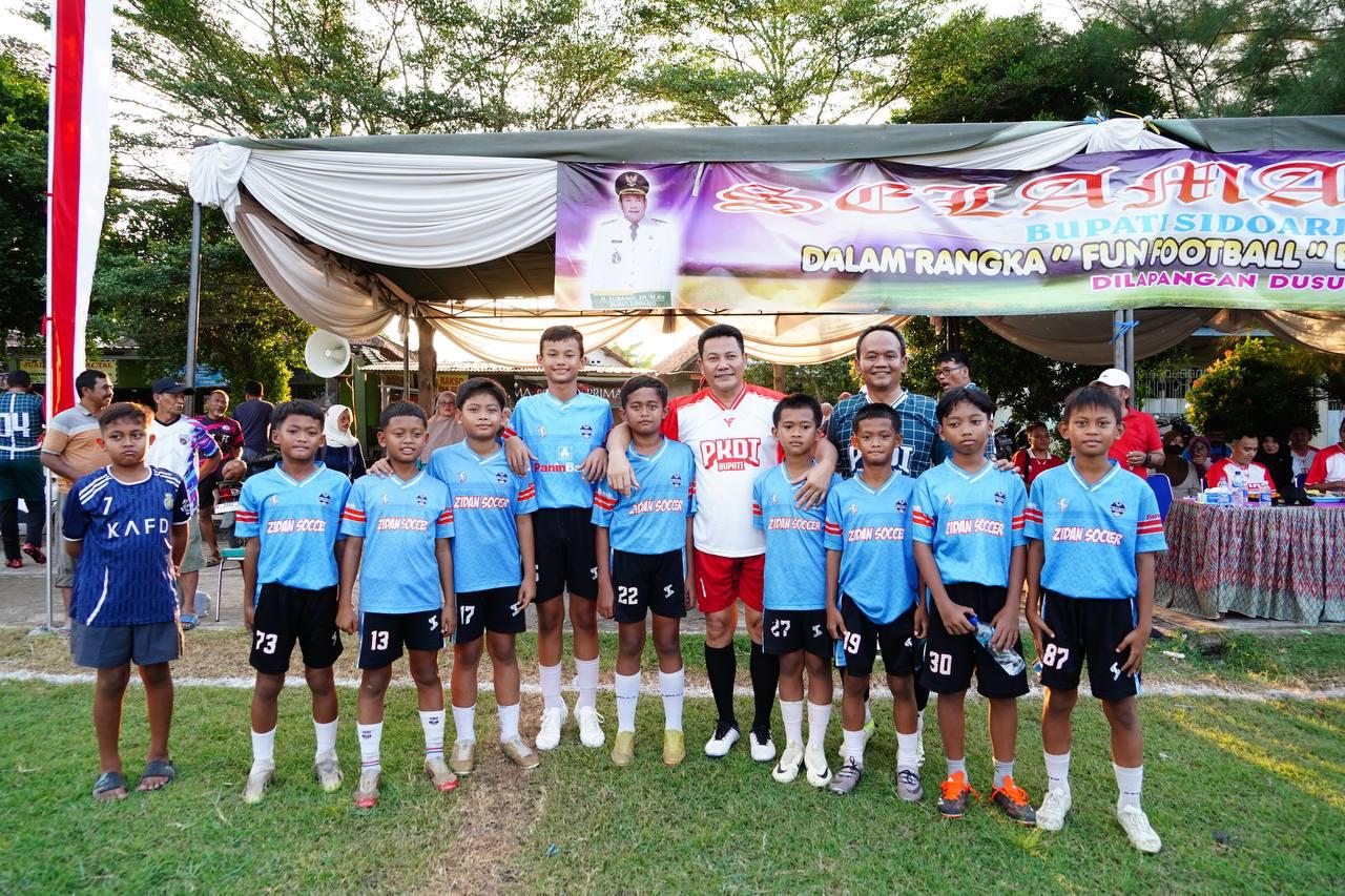Fun Football Bupati Sidoarjo dan Dandim 0816 Sidoarjo Kompak Lawan Kades se Kecamatan Sukodono