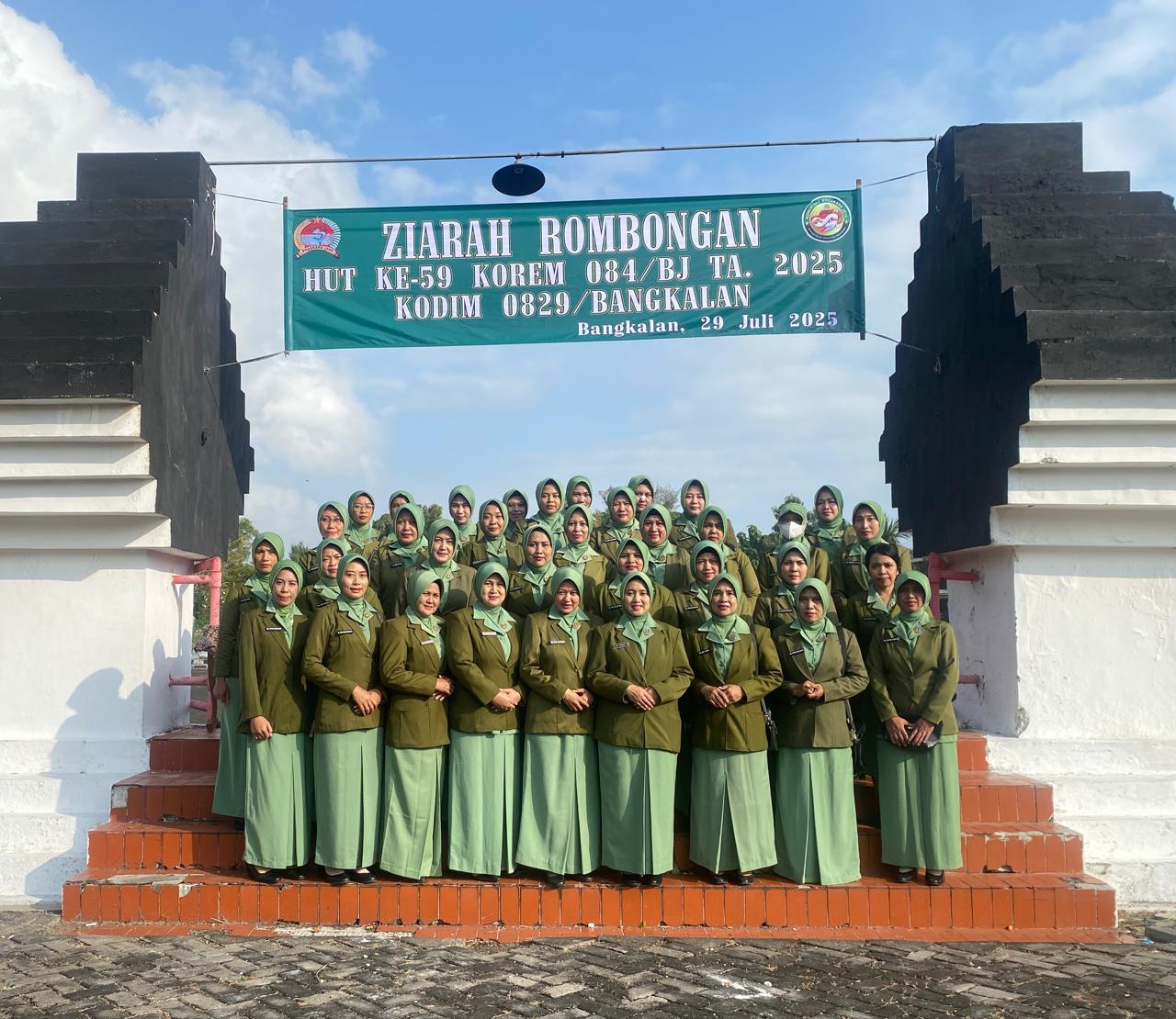 Ziarah Rombongan Peringatan Ke-59 HUT Korem 084/BJ Tahun 2025 di TMP Bangkalan