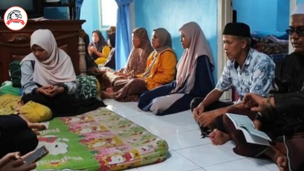 Doa Dan Harapan Keluarga Korban KMP Tunu Pratama Jaya Asal Pasuruan