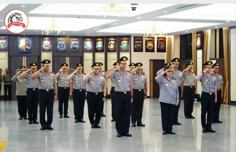 17 Perwira Tinggi Polri Naik Pangkat, Satu Diantaranya Raih Bintang Tiga