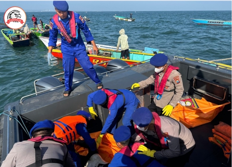 Update Laka Laut di Pasuruan: Tim SAR Ditpolairud Polda Jatim Kembali Berhasil Evakuasi 2 Korban Meninggal di Perairan Lekok
