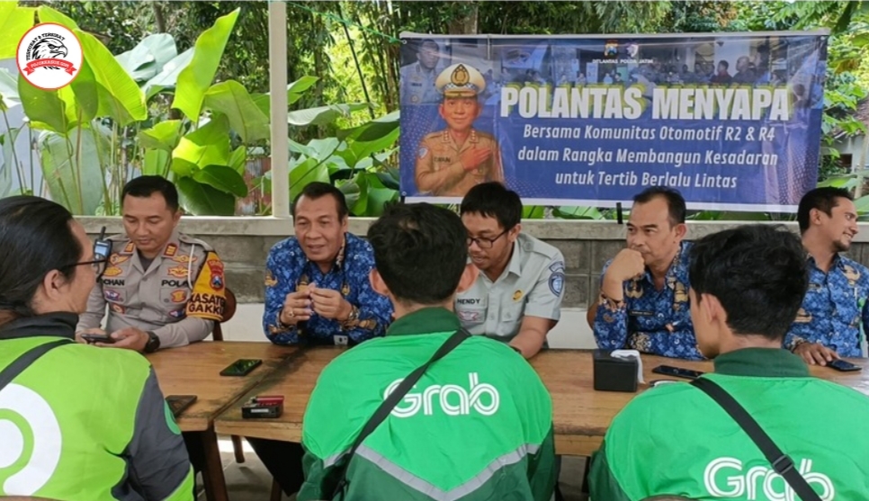 Polantas Menyapa : Polres Bondowoso Beri Edukasi Komunitas Ojol di Operasi Patuh Semeru 2025