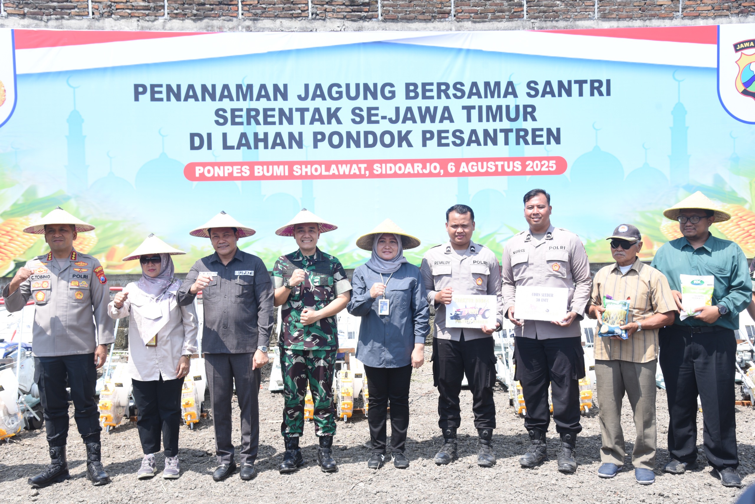 Kerjasama Forkompimda Sidoarjjo Tanam Jagung Bersama Santri, Dorong Swasembada Pangan Nasional 2025