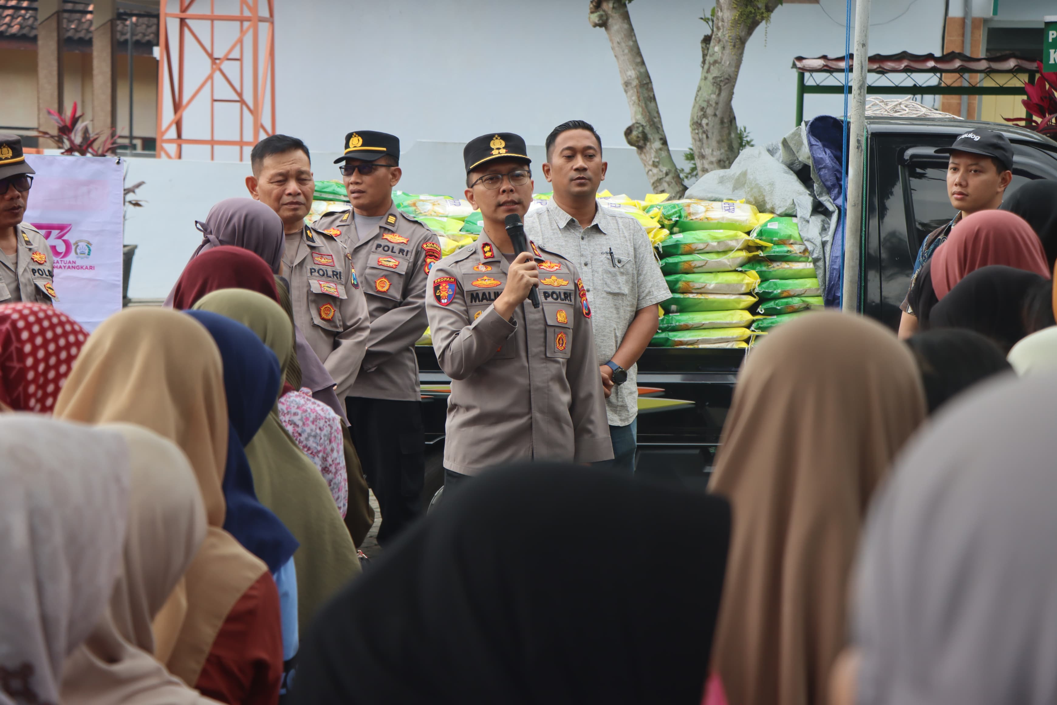 Jaga Stabilitas Harga, Polres Trenggalek Gandeng Bulog Gelar Pasar Beras Murah