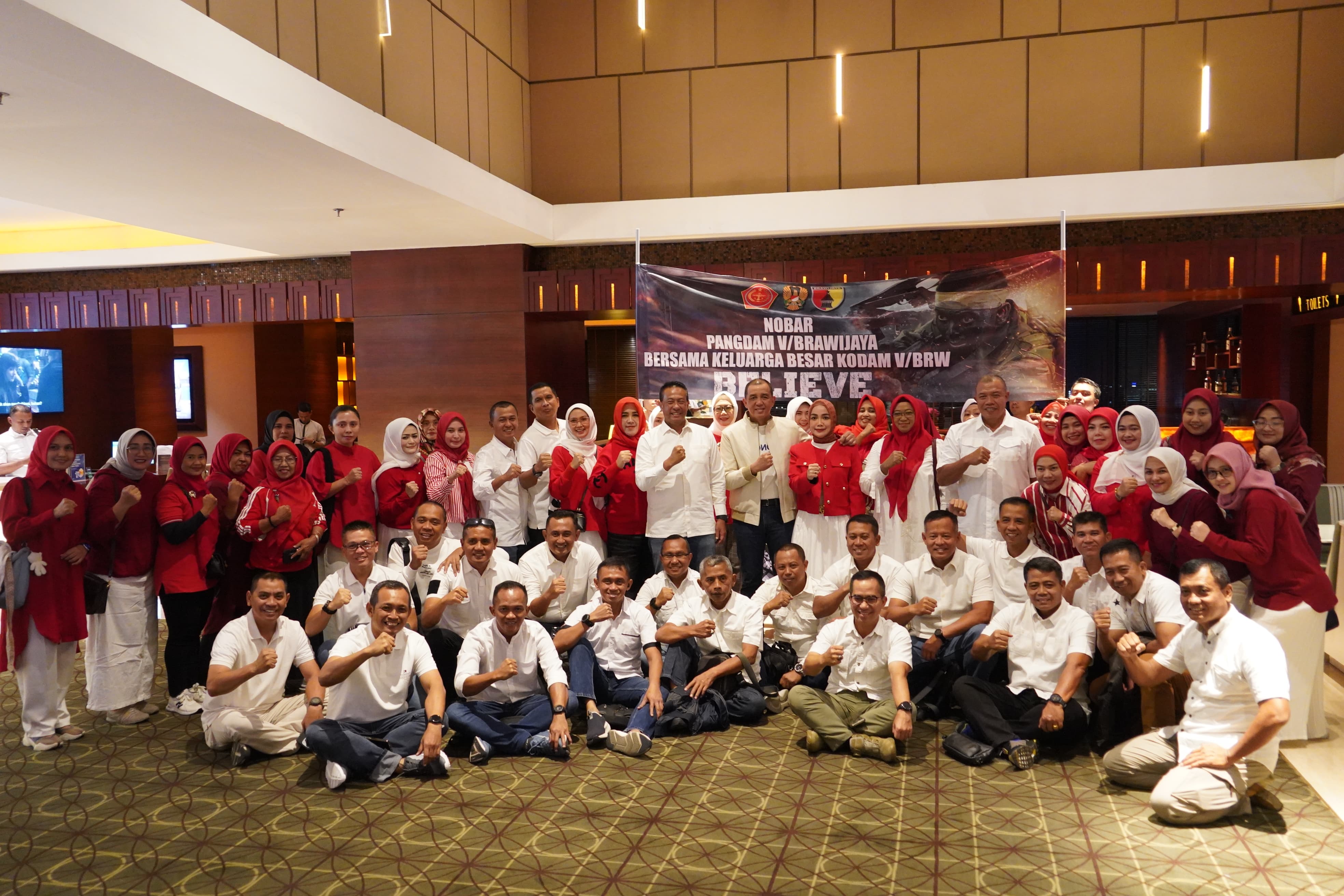 Keseruan Nobar Danrem 084/BJ Dampingi Pangdam V/Brawijaya Tonton Film “BELIEVE”