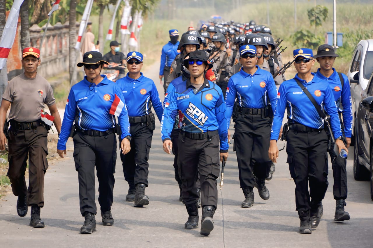 Tanamkan Nasionalisme 247 Siswa SPN Polda Jatim Gelar Ekspedisi Darat, Bagikan 800 Bendera dan Bansos