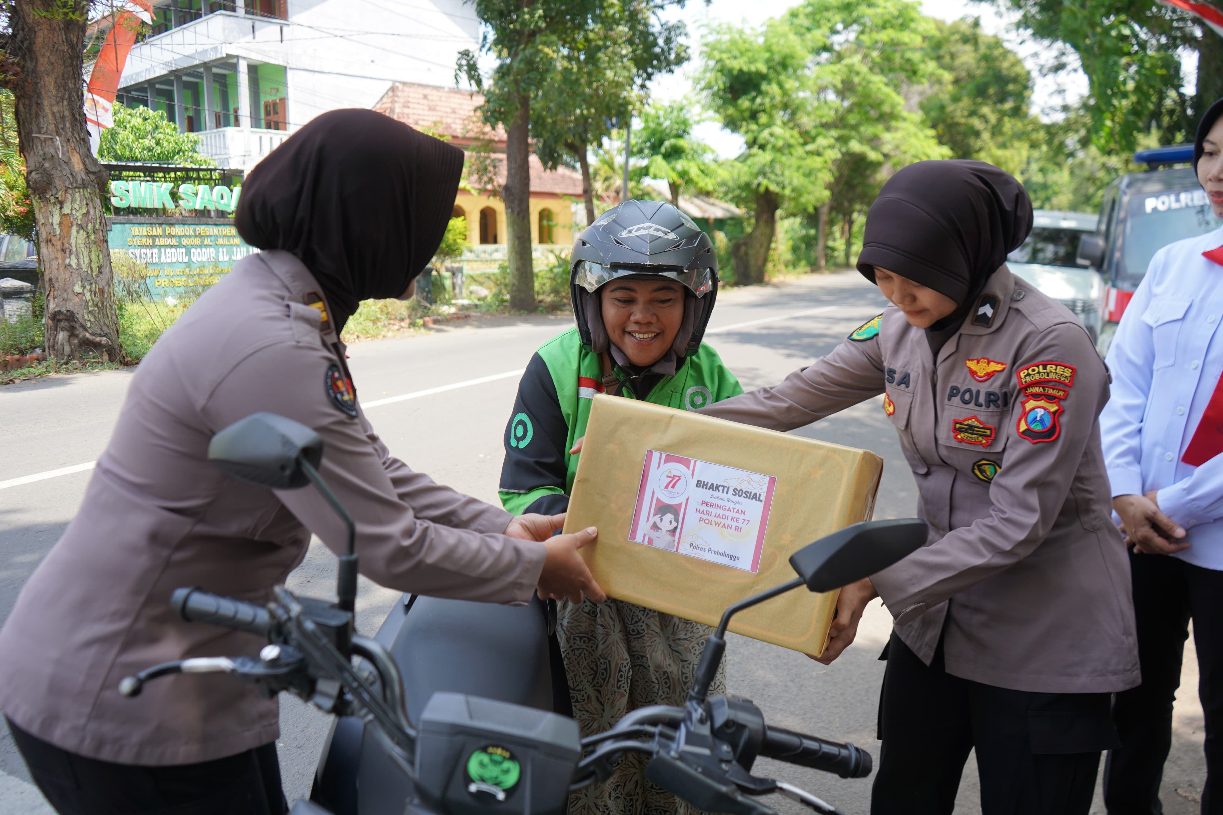 Polri Untuk Masyarakat: Polres Probolinggo Gelar Baksos dan Bakti Religi Sambut Hari Jadi Polwan ke -77