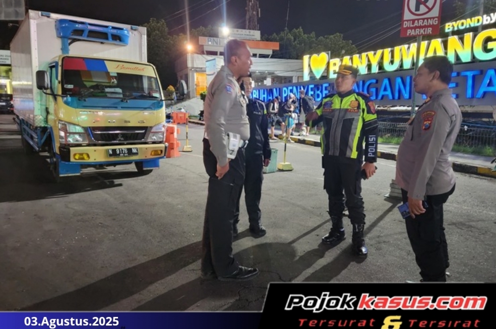 Libatkan Personel Gabungan,Kapolresta Banyuwangi Turun Langsung Pimpin Urai Kepadatan di Pelabuhan Ketapang