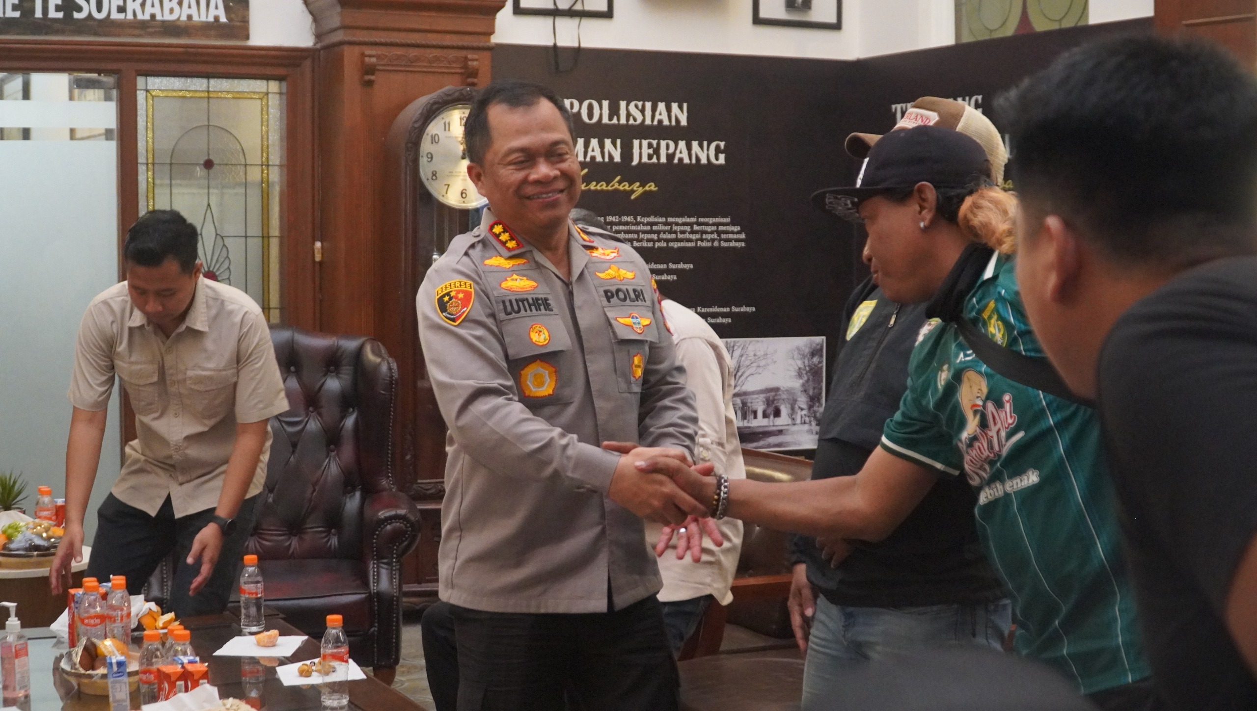 Gabungan Belasan Ormas Datangi Polrestabes Surabaya Nyatakan Komitmen Jogo Suroboyo Damai