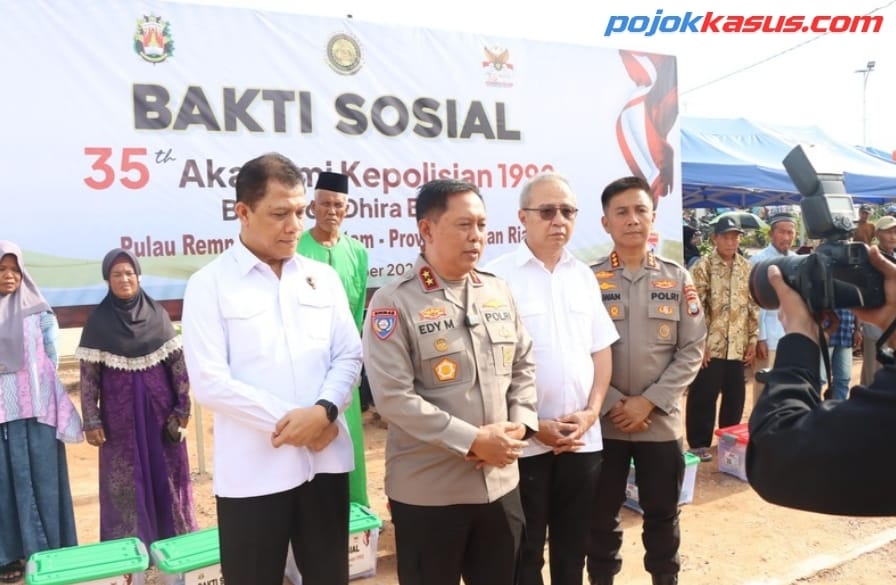Polri Gelar Bakti Sosial 35 Tahun IKDB 90, Bagikan 1.485 Paket Sembako di Rempang Batam