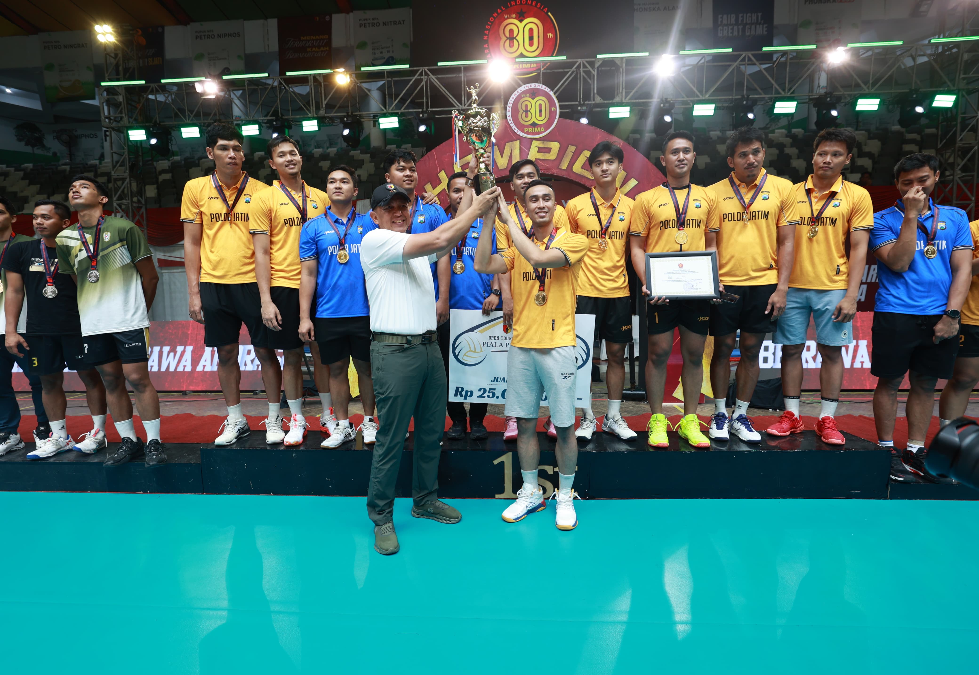 Tim Putra Bhayangkara Presisi Juara I di Open Tournament Bola Voli Piala Panglima TNI Tahun 2025