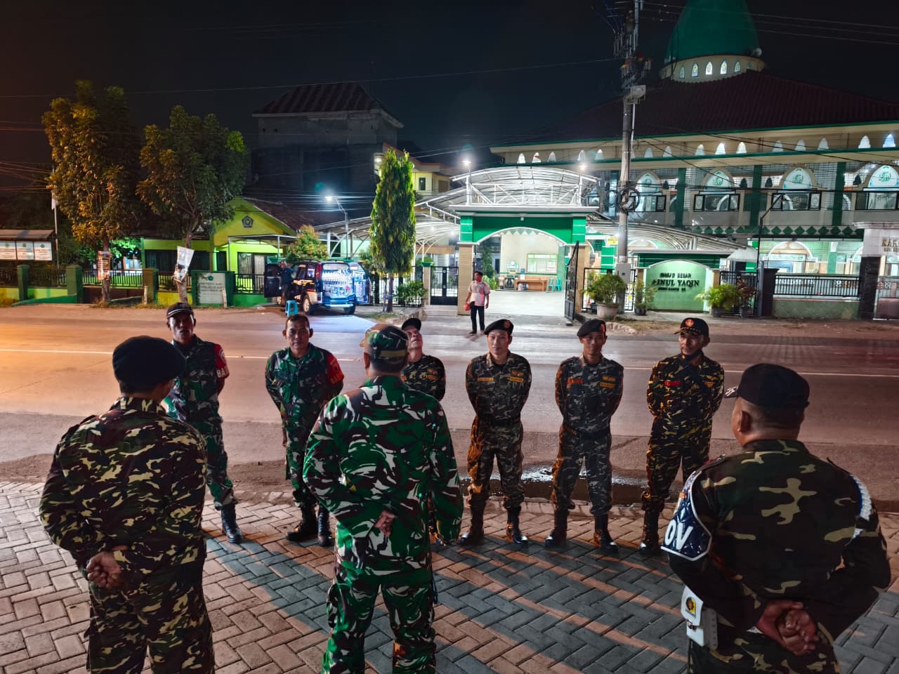 Polres Pasuruan Bersama BEM Gelar Gerakan Pangan Murah di Lumbang, Salurkan 5 Ton Beras