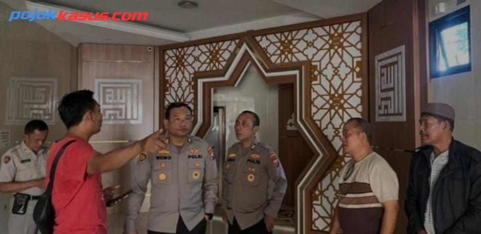 Polisi dan Warga Kembalikan Asa Jamaah Masjid Al Jabar Polsek Tegalsari Pascakerusuhan di Surabaya