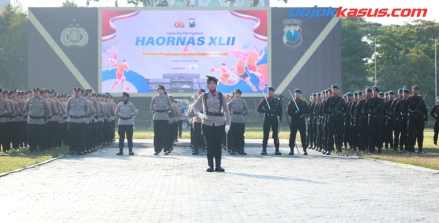 Anggota Sat Brimob Polda Jatim Terima Penghargaan KPLB dari Kapolri