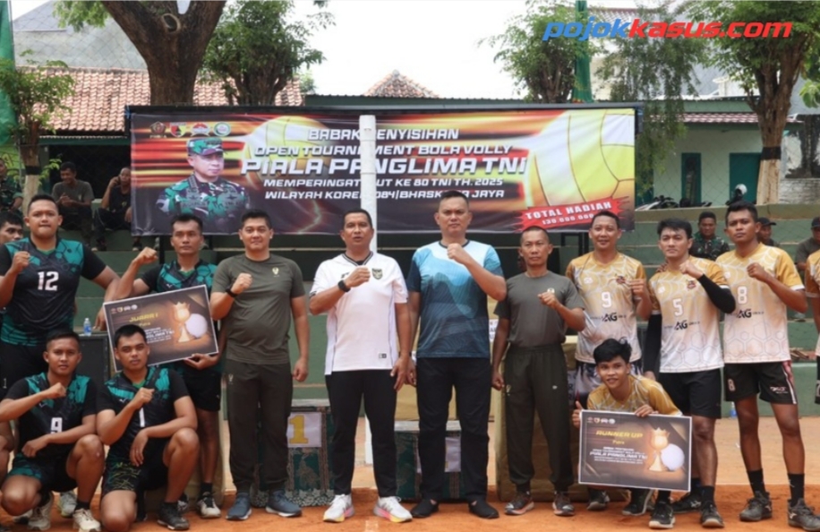 Danrem Tonton Laga Final Penyisihan Voli Putra Piala Panglima TNI.