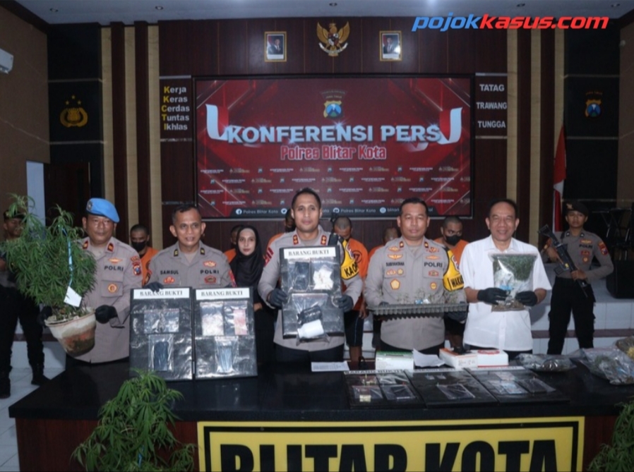 Operasi Tumpas Narkoba Polres Blitar Kota Amankan 9 Tersangka 1 Diantaranya Pemilik Lahan Ganja