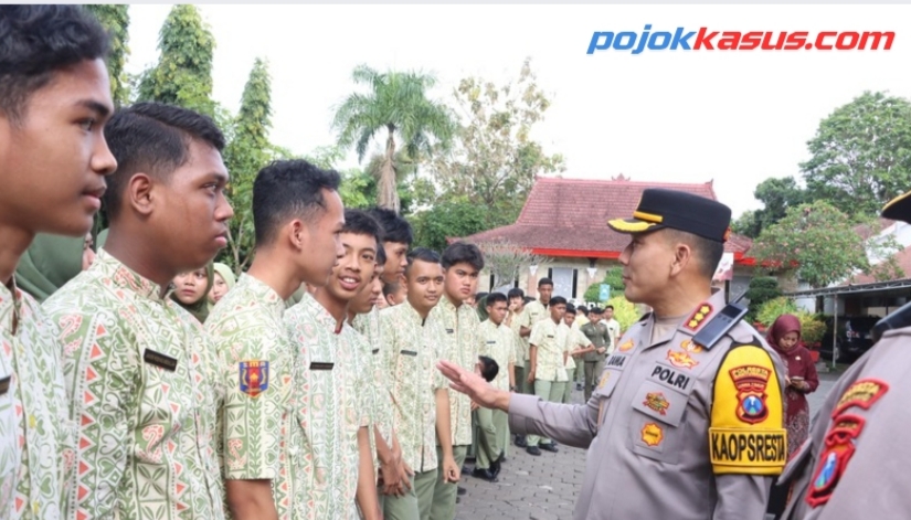 Gencarkan “Police Goes to School”, Polresta Banyuwangi Dorong Generasi Muda Tertib Hukum