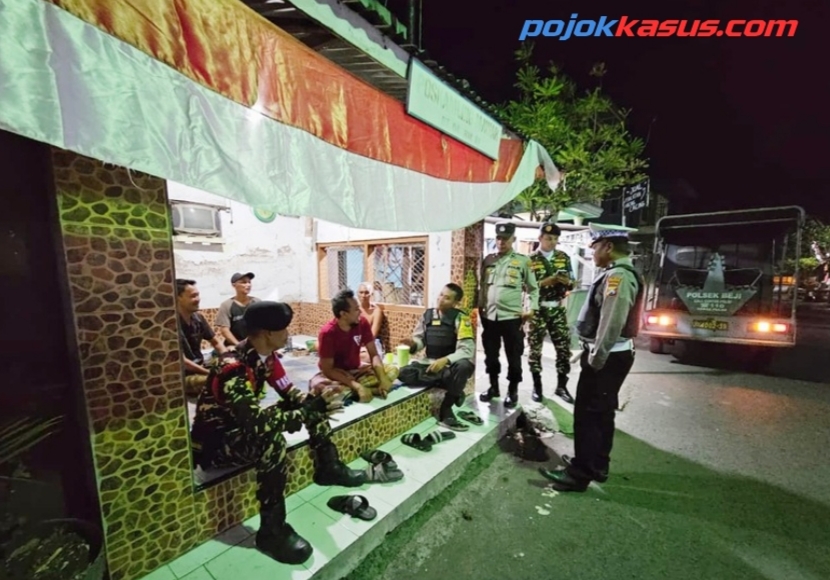 Polsek Beji dan Banser Aktifkan Pos Kamling dalam Rangka Harkamtibmas