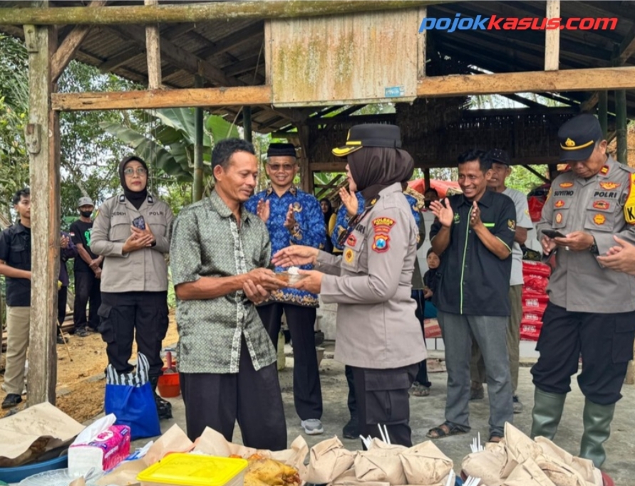 Bedah Rumah Warga di Tulakan, Polres Pacitan Peringati Hari Jadi Polwan ke -77