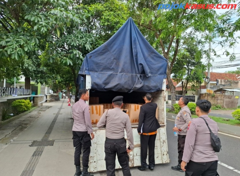 Polresta Banyuwangi Berhasil Amankan Truk Muat Ribuan Liter Miras Jenis Arak Dikemas Dalam Botol