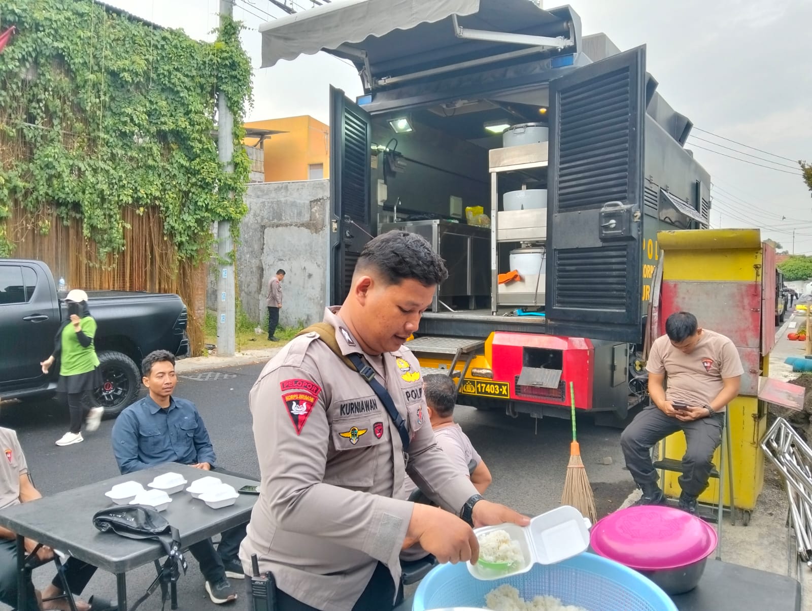 Polda Jatim Dirikan Dapur Lapangan di Ponpes Al Khoziny Sidoarjo