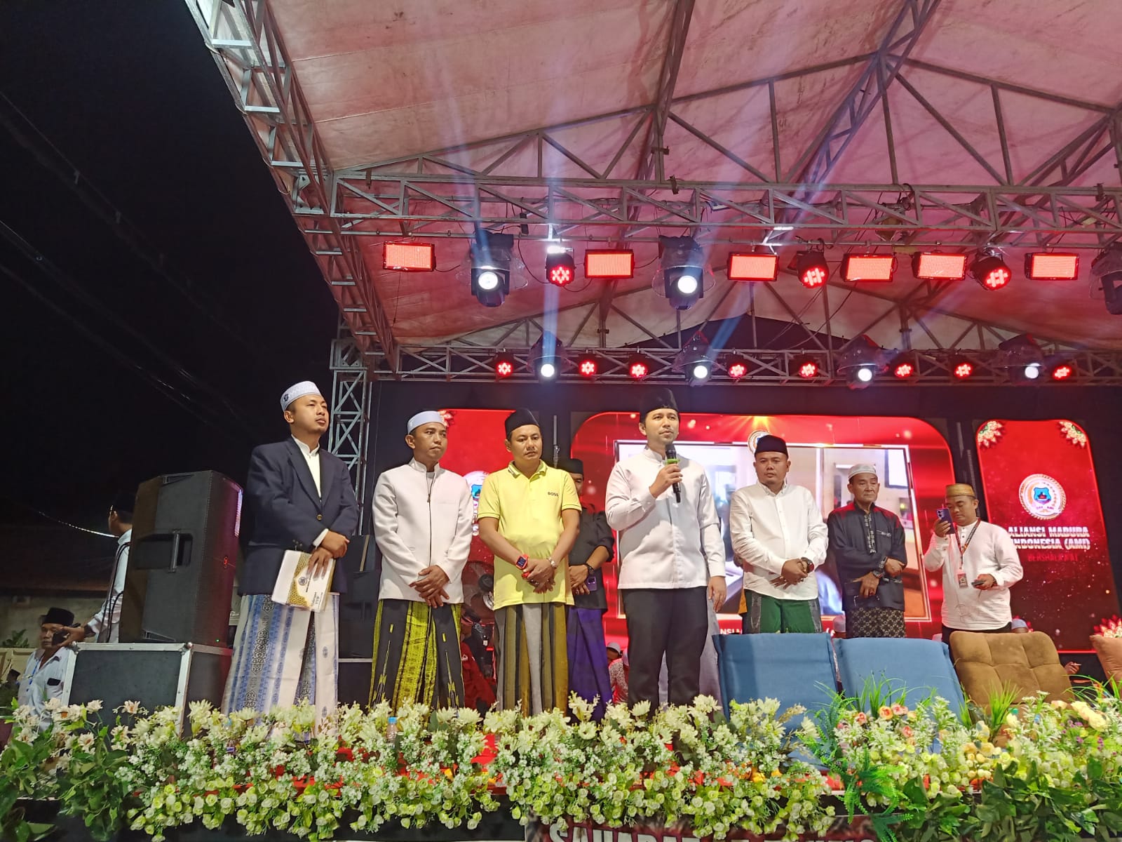 Ribuan Jamaah Hadiri Sholawat dan Tabligh Akbar Aliansi Madura Indonesia di Surabaya