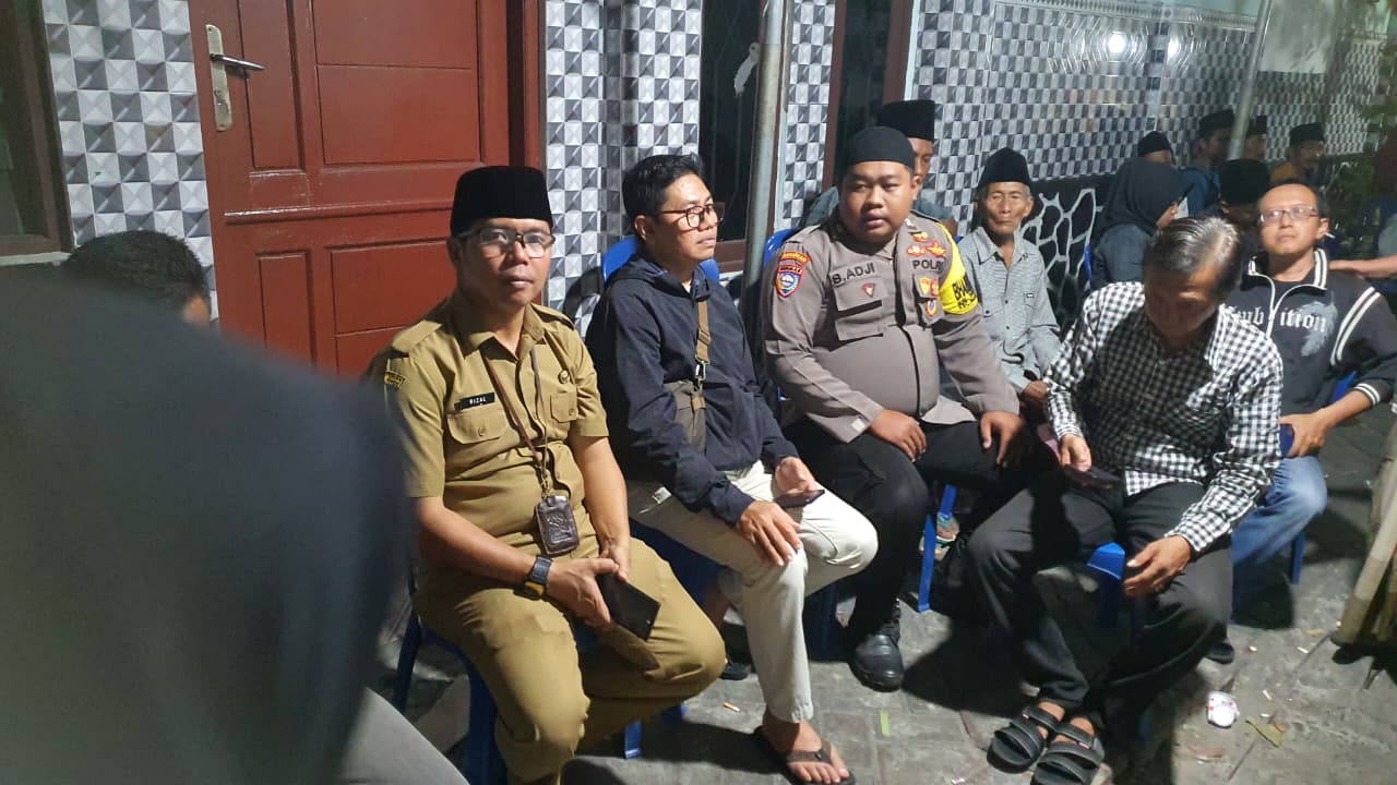 Turut Belasungkawa Polres Pelabuhan Tanjungperak Takziah ke Rumah Dua Santri Ponpes Al Khoziny