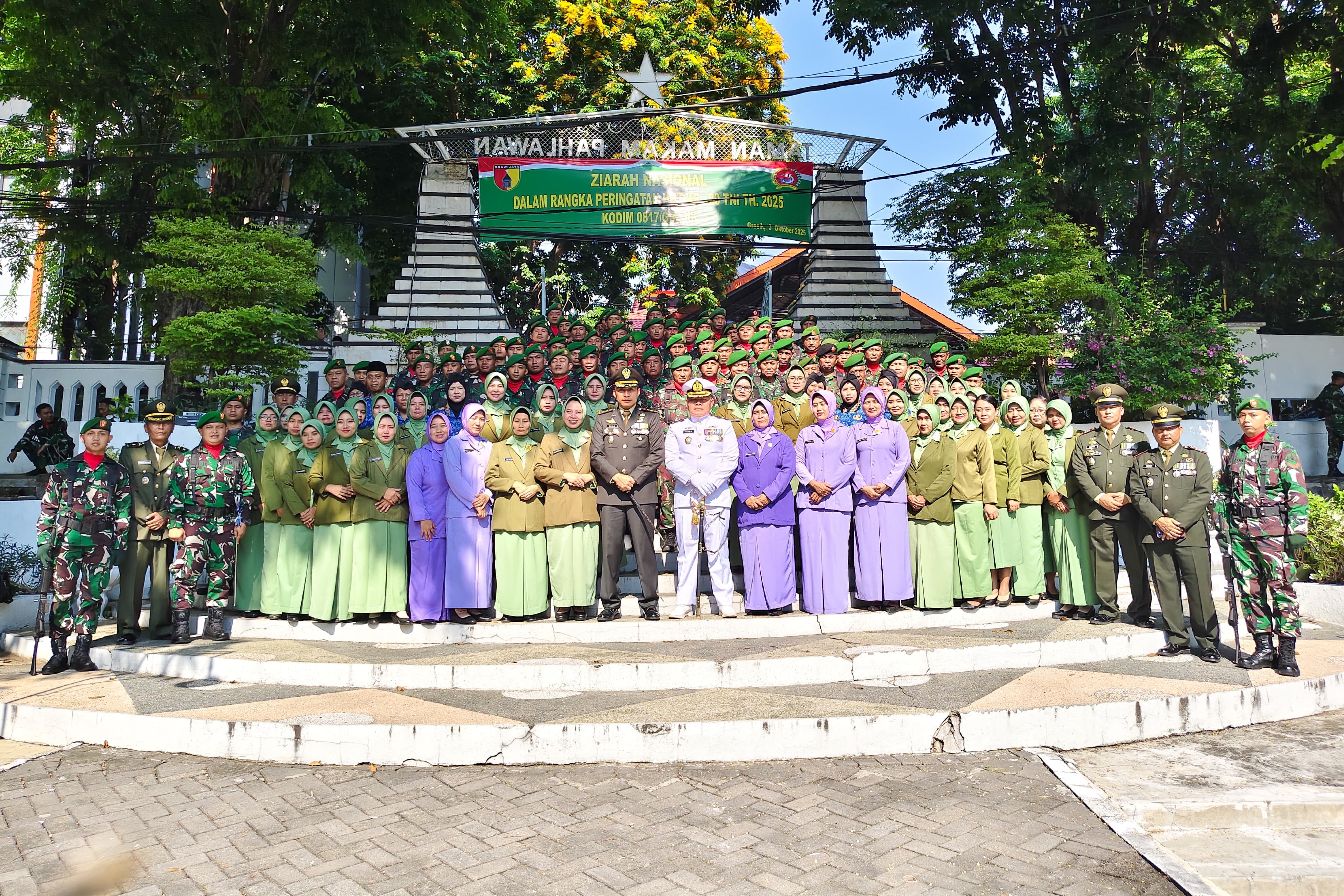 Sambut HUT TNI, Kodim 0817/Gresik Gelar Ziarah Nasional di Taman Makam Pahlawan (TMP) Gresik