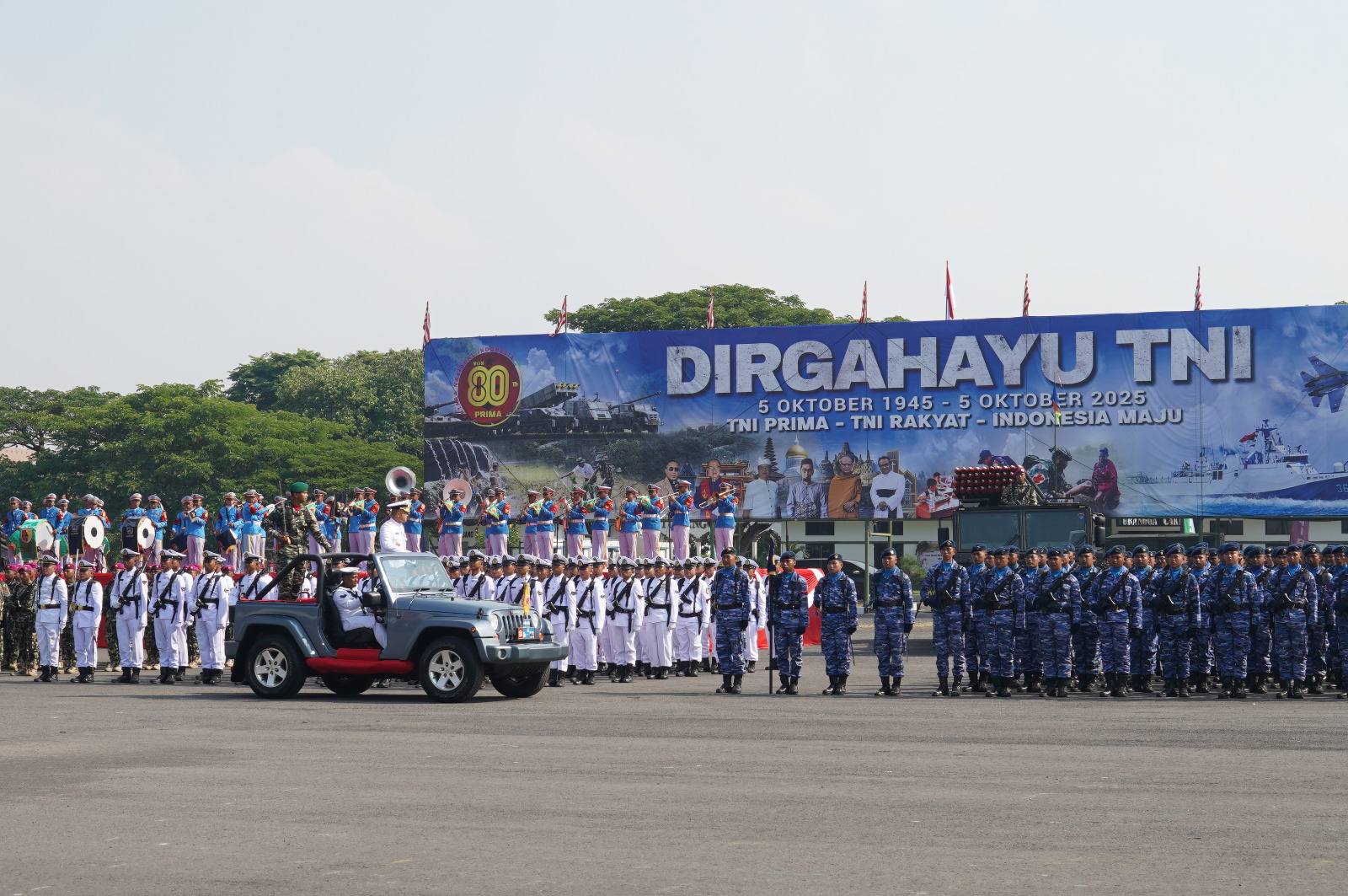 Kasrem 084/Bhaskara Jaya Hadiri Parade Meriah HUT ke-80 TNI