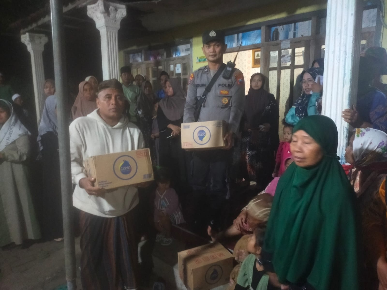 Jenazah Korban Robohnya Bangunan Ponpes Al Khozini Tiba di Wonorejo, Polisi dan Warga Gelar Takziah