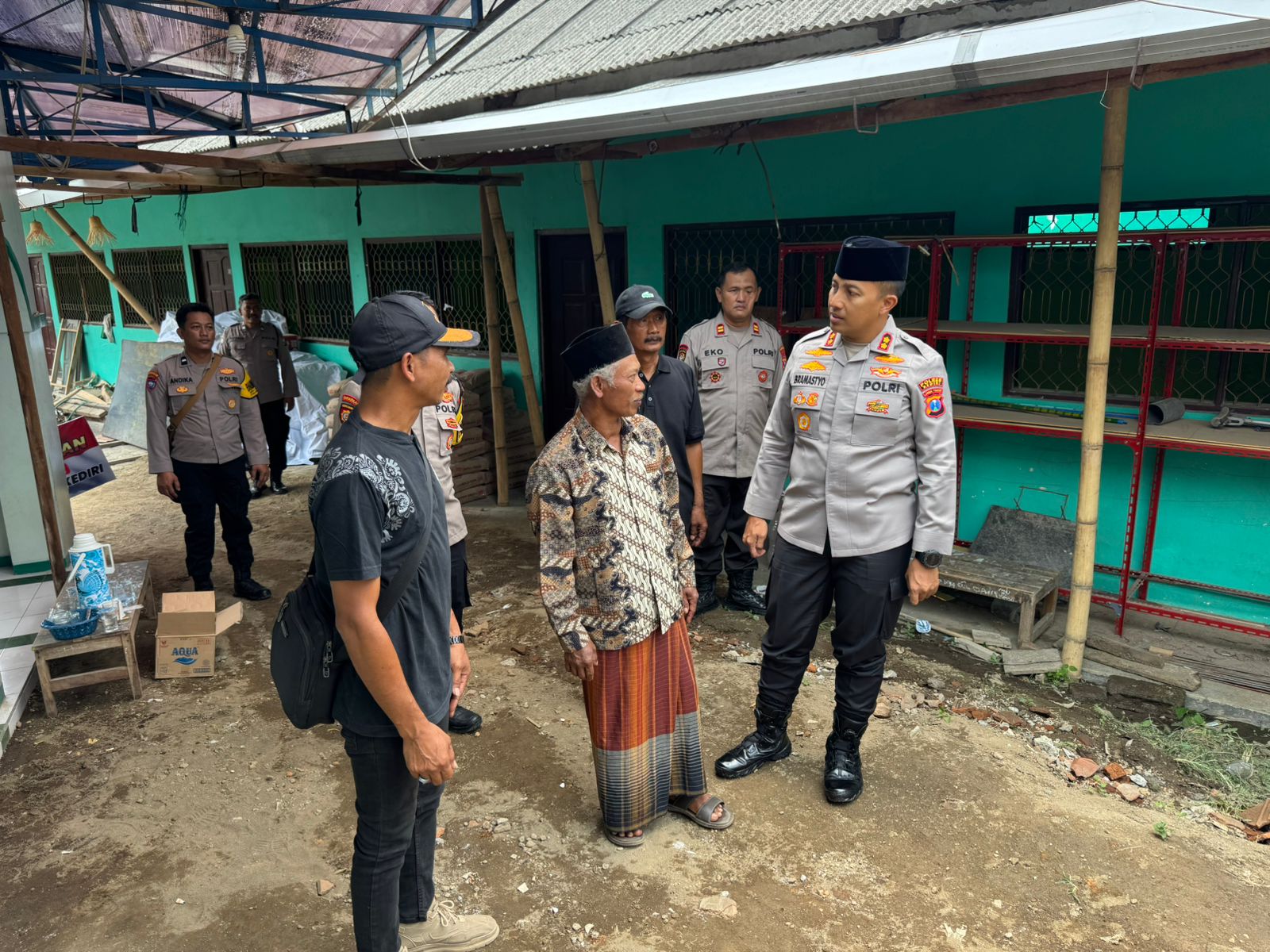 Polri Peduli : Polres Kediri Salurkan Bantuan untuk Pembangunan Masjid