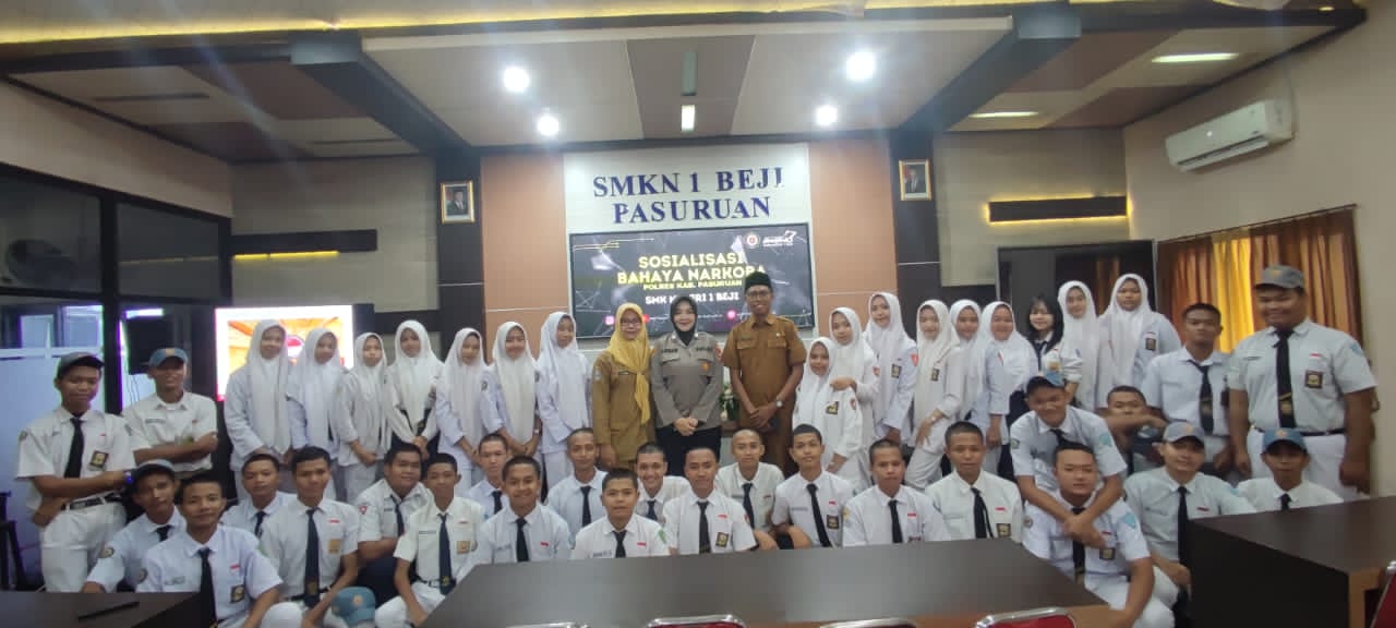 Satresnarkoba Polres Pasuruan Gelar Penyuluhan Bahaya Narkoba di SMKN 1 Beji