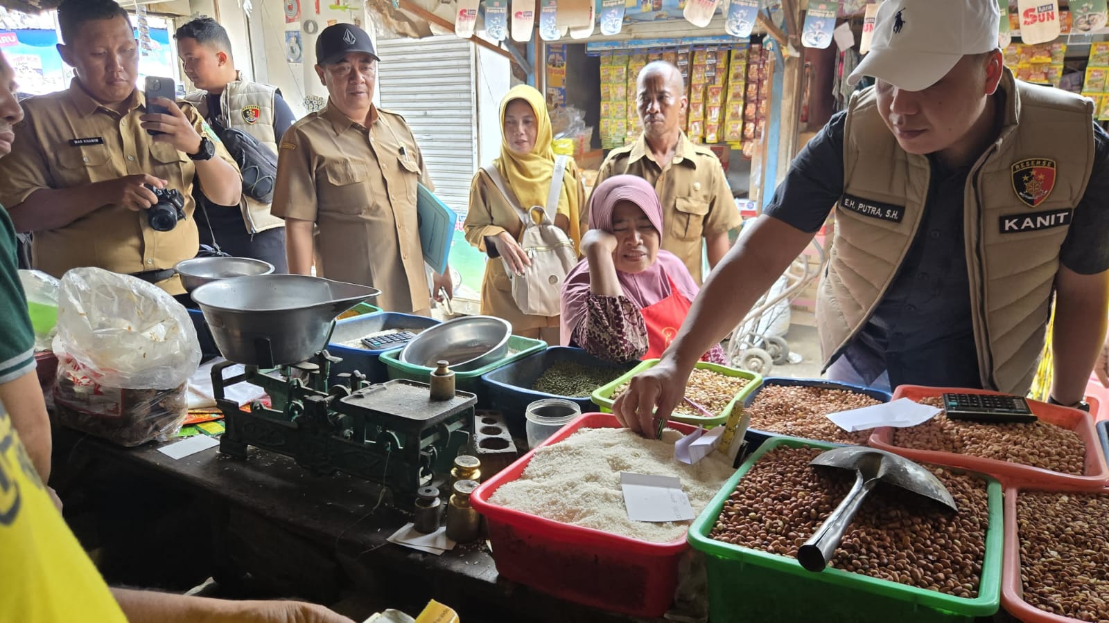 Satgas Pangan Polres Pasuruan Sidak Harga Beras di Pasar Tradisional, Pastikan Sesuai HET