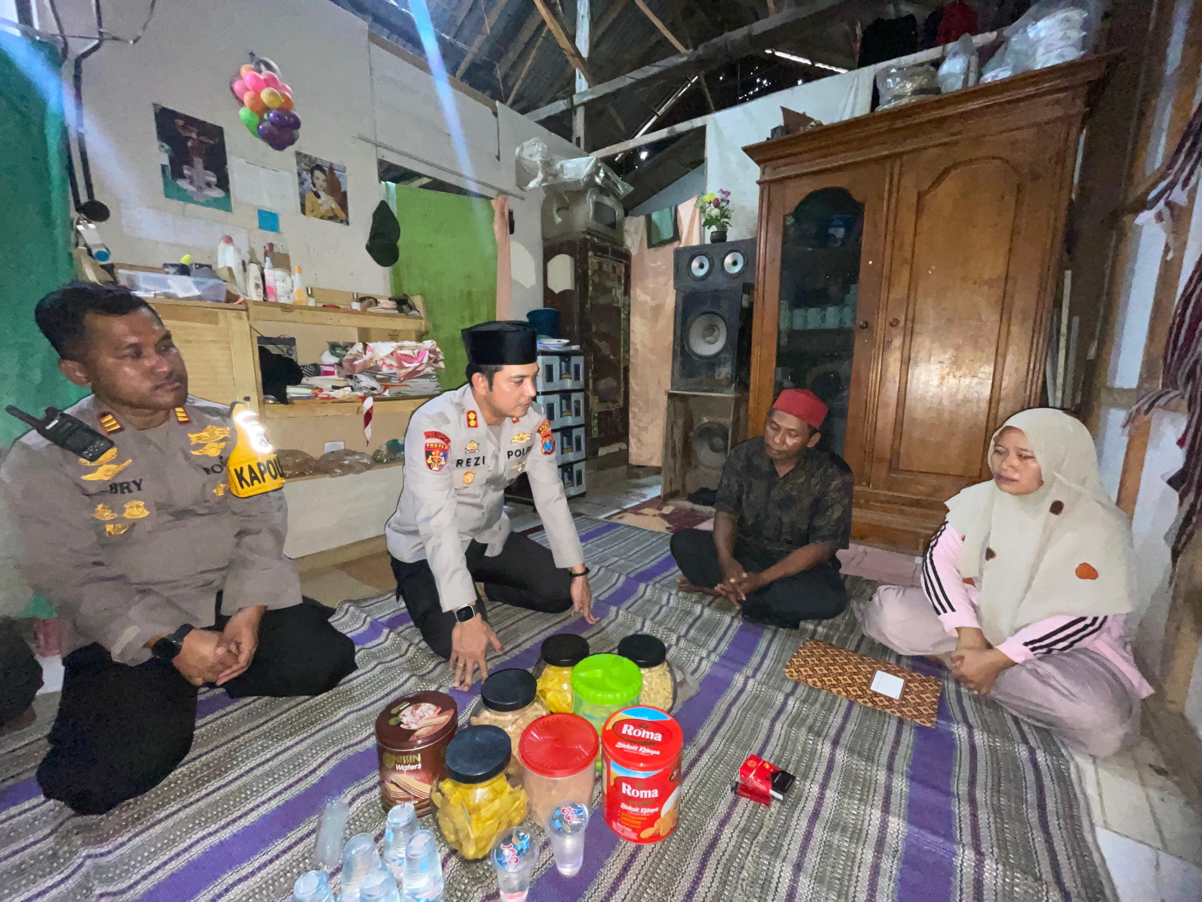 Kapolres Situbondo Beri Santunan untuk Keluarga Korban Ambruknya Atap Asrama Ponpes di Besuki