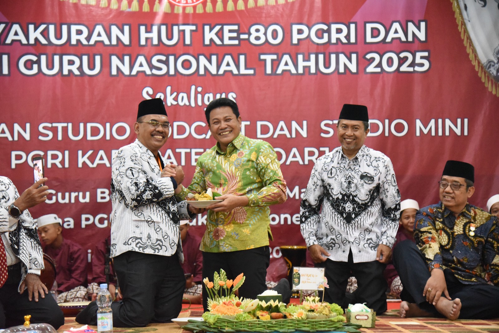 Bupati H. Subandi Resmikan Podcast dan Studio Mini Milik PGRI Sidoarjo