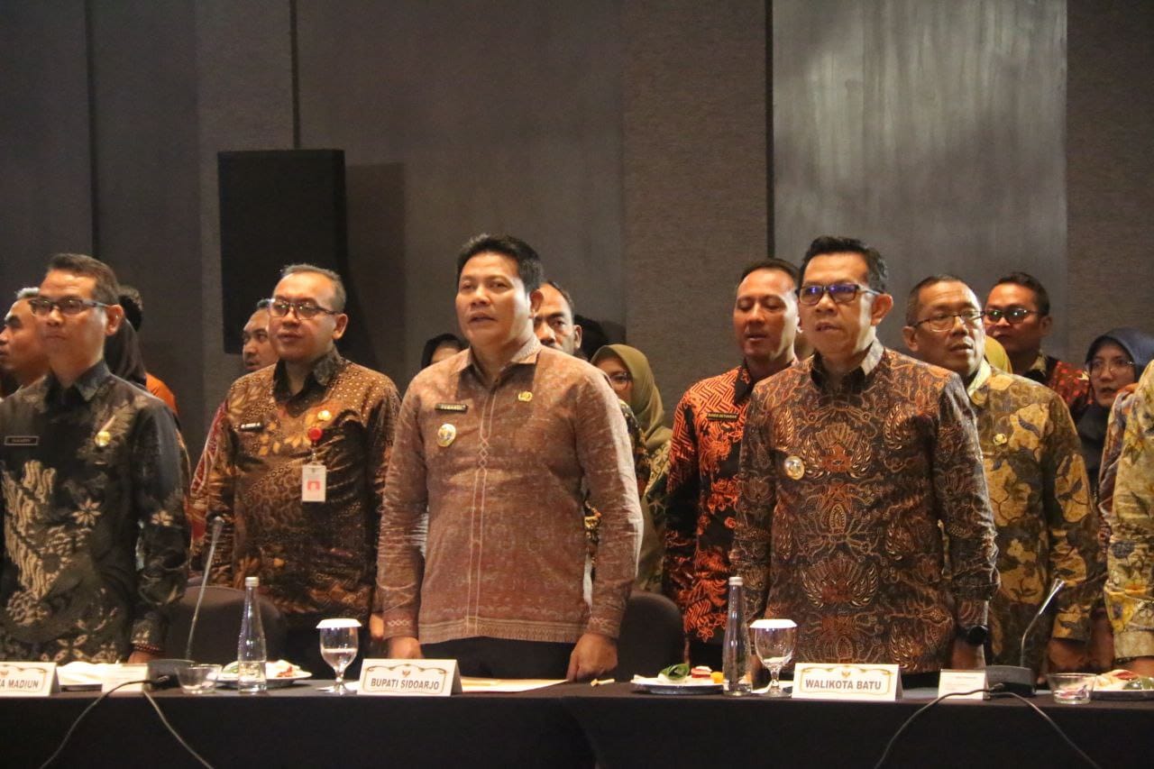 Sidoarjo Terima Piagam Penghargaan TP2DD dengan Realisasi Kartu Kredit Indonesia Tertinggi 2025