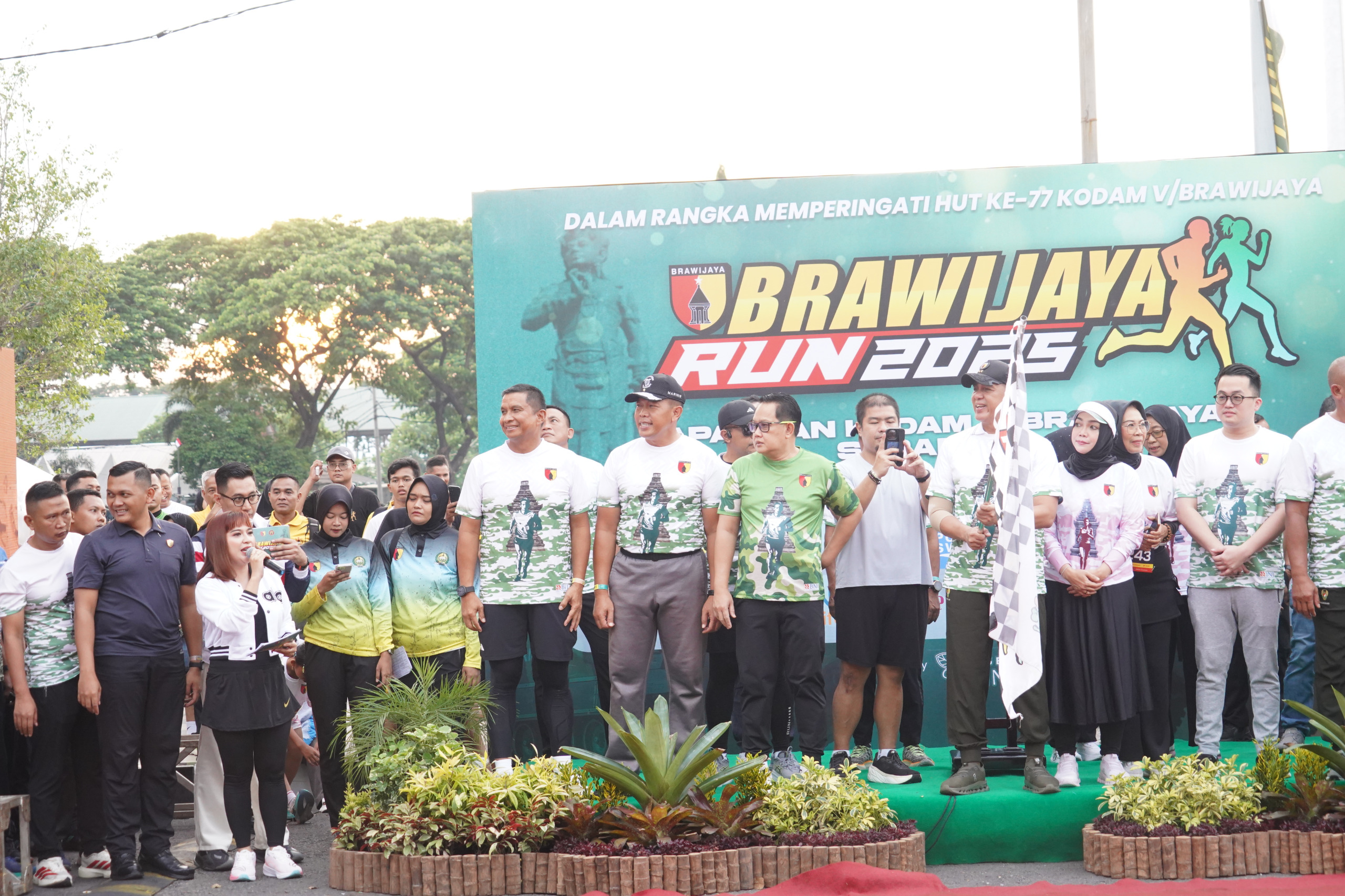 Danrem 084/Bhaskara Jaya Ikuti Brawijaya Run 2025 Dalan Rangka HUT Ke-77 Kodam V/Brawijaya