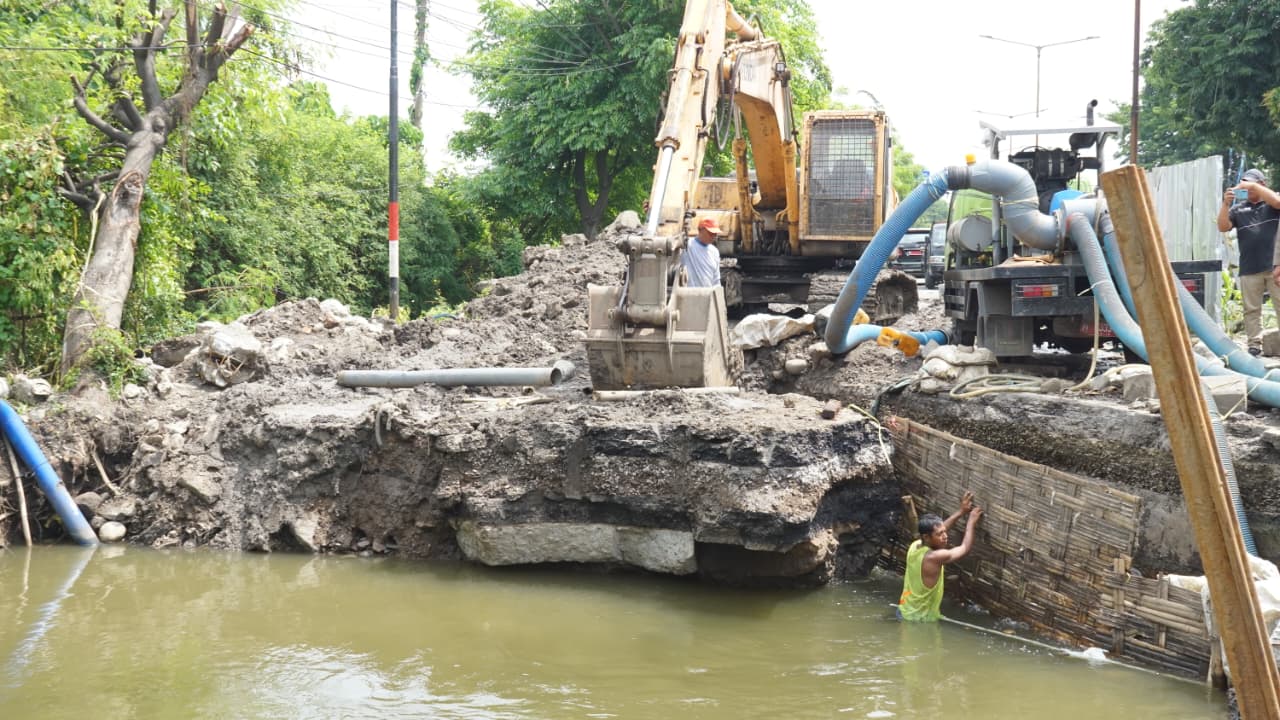 Sidak Infrastruktur di Bringinbendo dan Trosobo, Bupati Sidoarjo : Ketepatan Waktu Lebih Penting daripada Denda Proyek