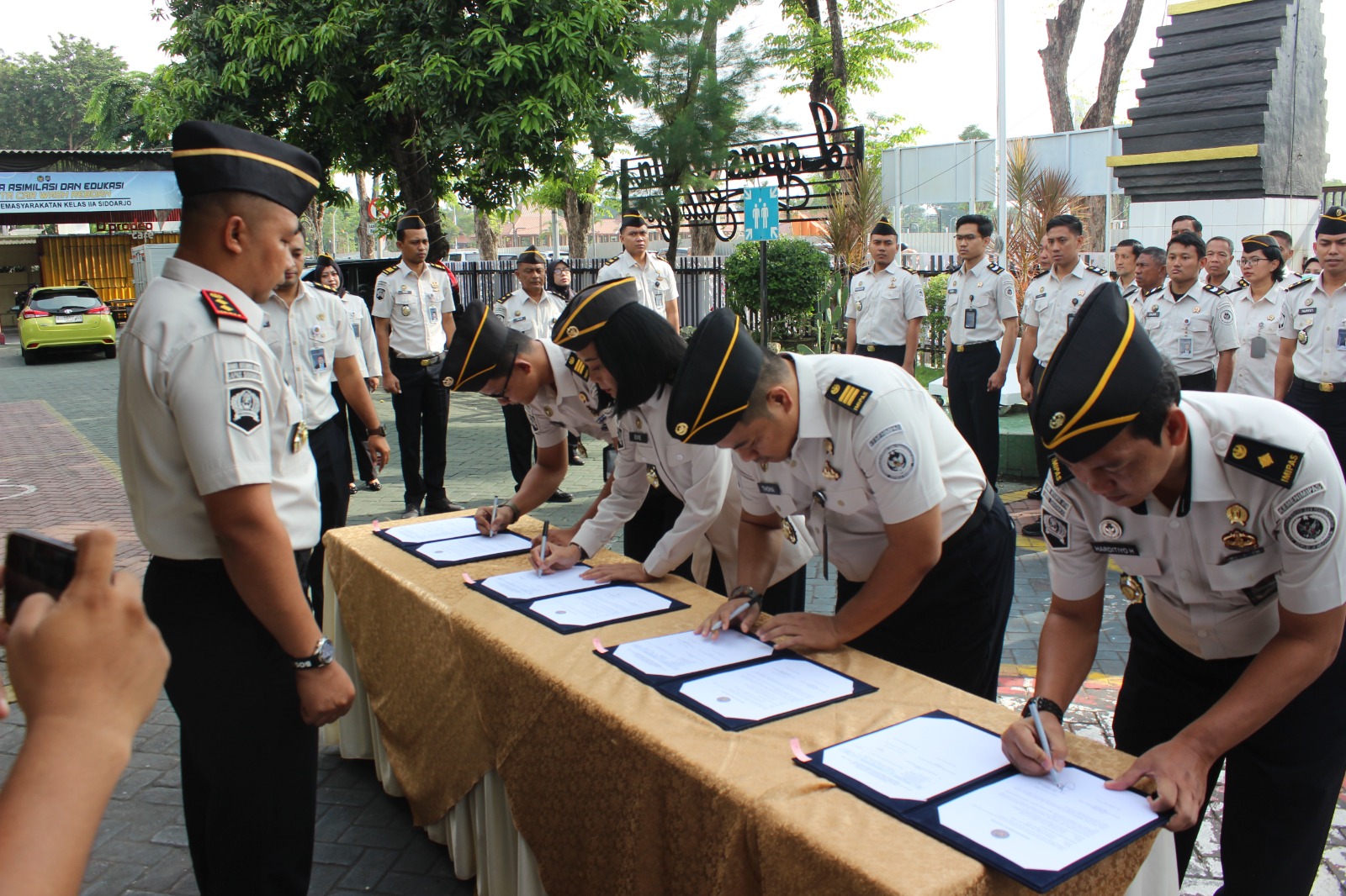 Penandatanganan Perjanjian Kinerja serta Penyematan Tanda Kenaikan Pangkat