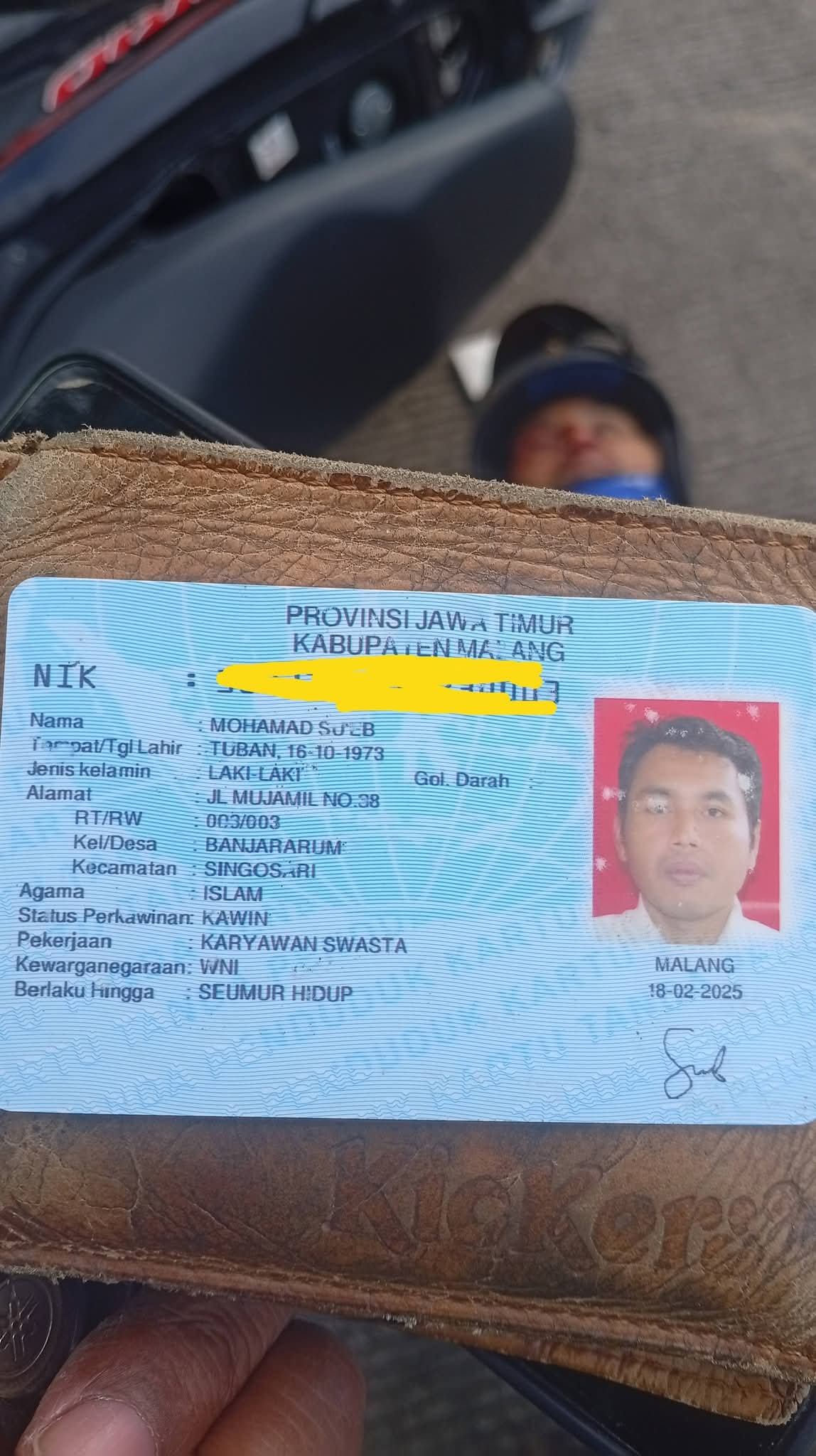 Pemotor tabrak palet kayu di Sentul Pasuruan