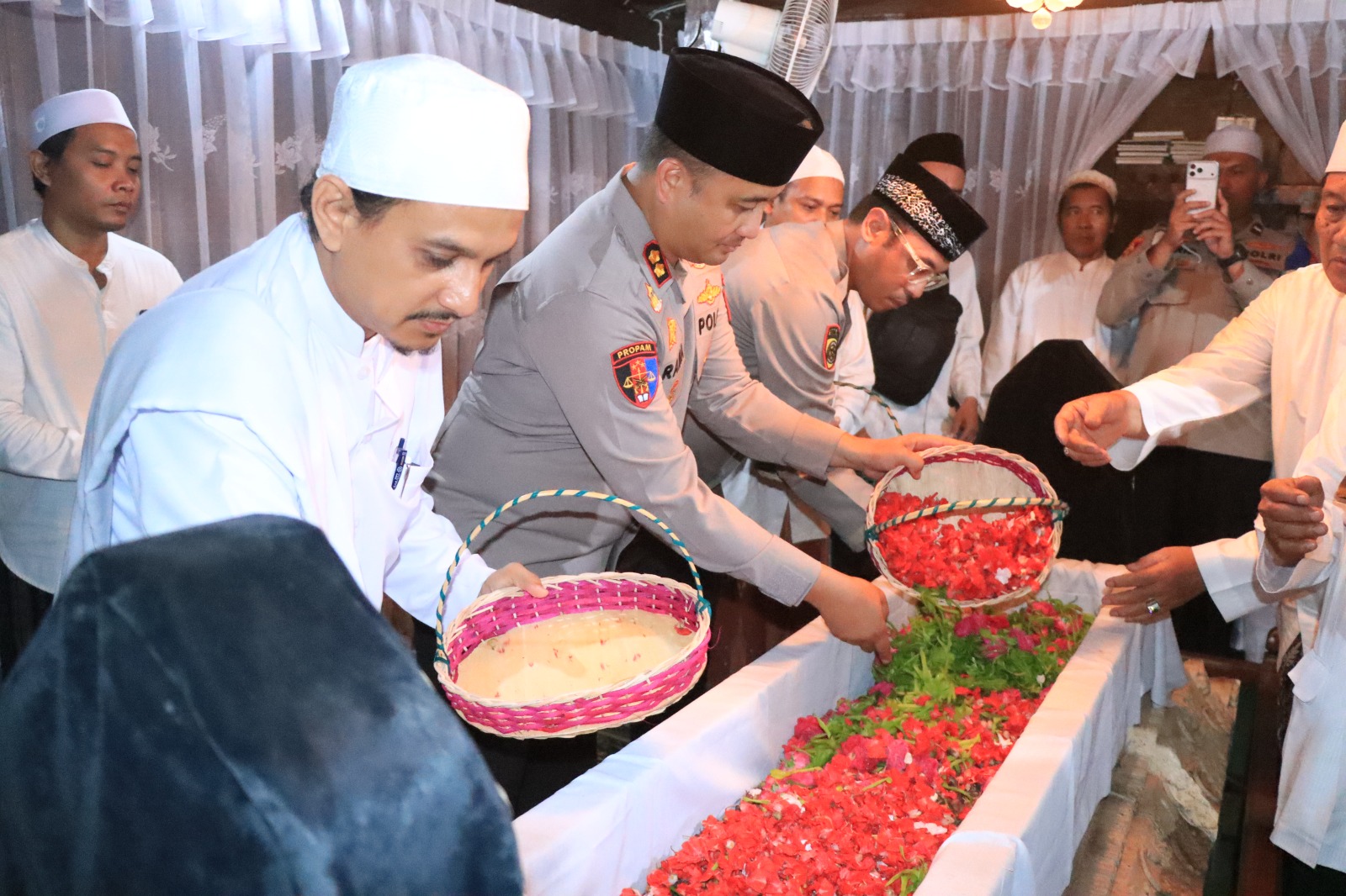 Ziarah Wali Kapolres Gresik Teguhkan Spiritualitas Polri