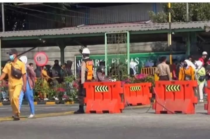 Ratusan buruh